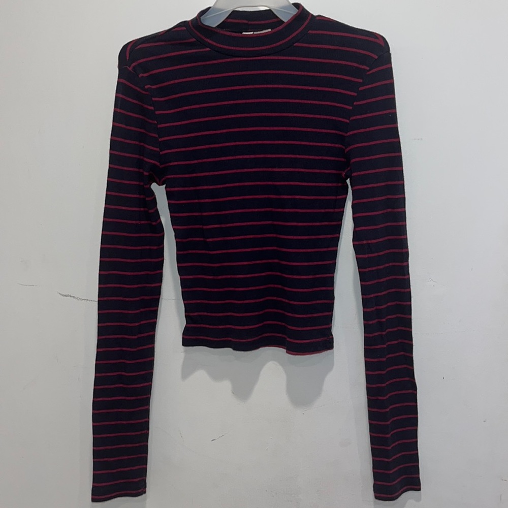 Divided H&M Raspberry Stripped Dark Blue Cropped Long Sleeve Shirt